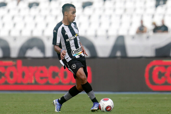 O Botafogo foi derrotado por 3 a 1 para o Flamengo na noite desta quarta-feira no Estádio Nilton Santos em jogo válido pela 8ª rodada do Campeonato Carioca. A estrategia de Lúcio Flávio não deu certo e o Glorioso foi dominado, tendo dificuldade de se impor no meio-campo. Confira as notas dos jogadores do Alvinegro (por Sergio Santana - sergiosantana@lancenet.com.br)