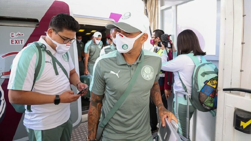 O Palmeiras desembarcou na manhã desta quinta-feira (horário de Brasília), em Abu Dhabi, nos Emirados Árabes Unidos, onde disputará o Mundial de Clubes a partir da próxima semana. Confira, em fotos, como foi a viagem e o desembarque do elenco :