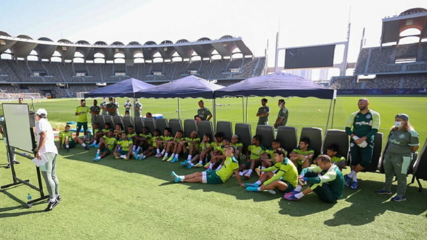 O Palmeiras divulgou neste domingo a lista de inscritos para o Mundial de Clubes. A surpresa ficou por conta dos cortes de Patrick de Paula, Gabriel Menino e Renan, Crias da Academia, que tiveram papel importante nas últimas temporadas. Confira, na galeria a seguir, a lista final de Abel: