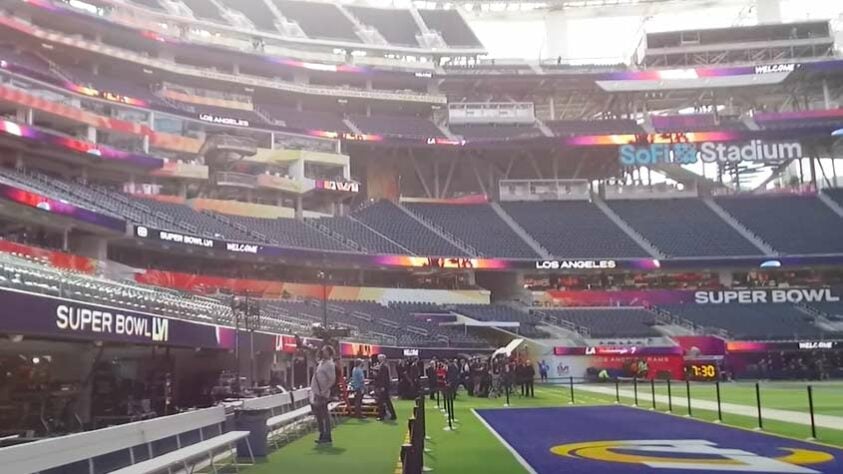 O Rams é o segundo time a jogar um Super Bowl em seu estádio na história da NFL (primeiro foi o Buccaneers em 2021).