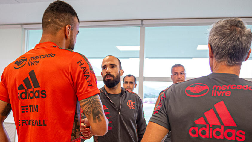 GALERIA: veja fotos do primeiro dia de Fabrício Bruno no Flamengo.