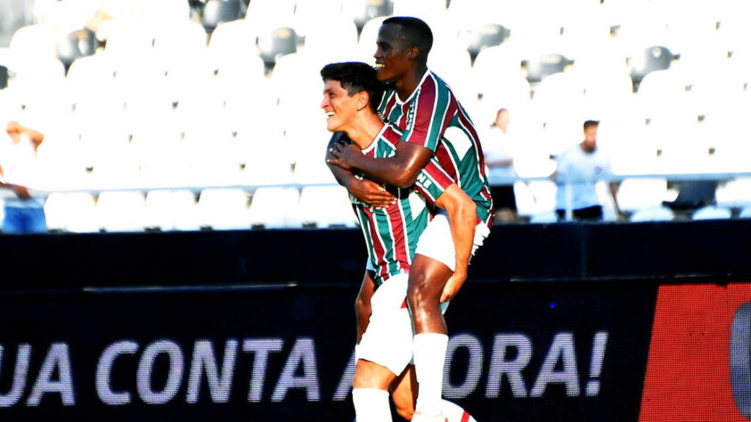 O Fluminense conquistou a quinta vitória consecutiva no Campeonato Carioca e assumiu a liderança provisória. Com gol de Cano, o Tricolor venceu a Portuguesa por 1 a 0, neste domingo, no Estádio Nilton Santos. Confira as notas do LANCE!. (Por Rodrigo da Costa - redacao-rj@lancenet.com.br)