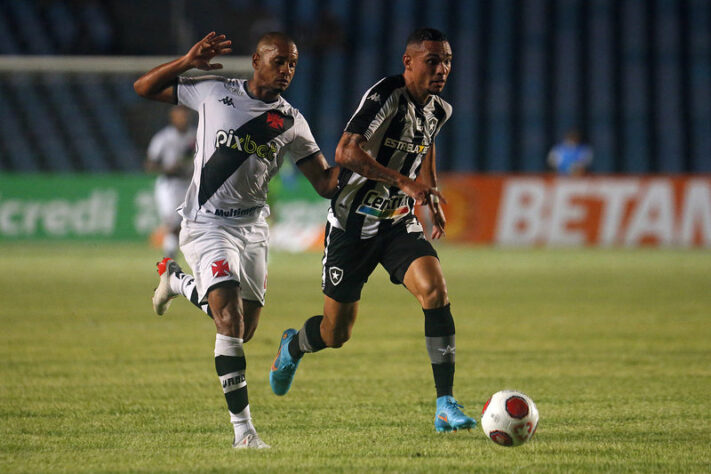 No Maranhão, o Vasco pressionou no segundo tempo, perdeu chances, mas saiu de campo derrotado por 1 a 0 para o Botafogo. O gol do jogo foi marcado pelo atacante Erison. Com o revés, o Cruz-Maltino perdeu a invencibilidade na temporada e a liderança do Carioca. Confira as notas dos jogadores vascaínos. (Por Felipe Melo - felipeeduardo@lancenet.com.br).