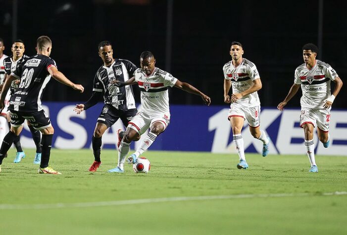 INTER DE LIMEIRA - Sobe: Matheus Galdezani - Salvou o que quase foi o primeiro gol do São Paulo na partida. Marcou bem também. / Desce: Estrutura ofensiva - Inter de Limeira sentiu dificuldade de infiltrar na área do Tricolor e não conseguia atacar. 