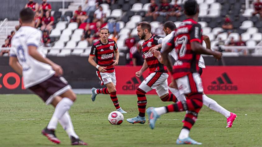 Depois de estar perdendo por 2 a 0 até os 40 minutos do segundo tempo, o Flamengo arrancou o empatou com o Resende no estádio Nilton Santos, neste domingo, em partida válida pela nona rodada do Campeonato Carioca. A partida foi marcada, além da reação, por falhas de Diego Alves e xingamentos da torcida a Gabigol. A seguir, confira as notas (por João Alexandre Borges – joaoborges@lancenet.com.br): 