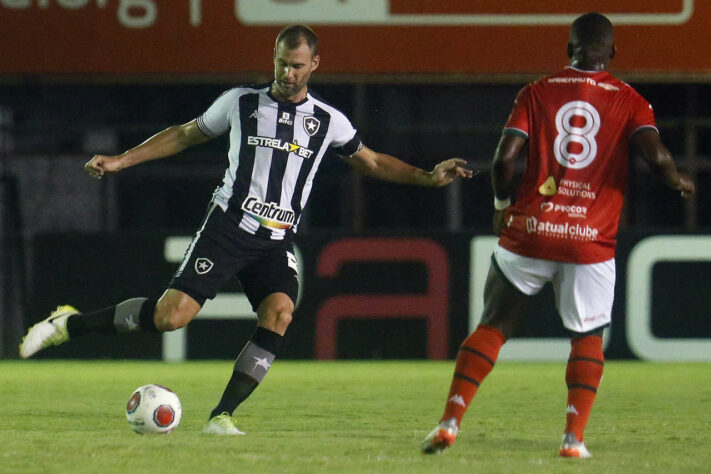 Em noite desastrosa neste domingo, a Portuguesa goleou o Botafogo por 5 a 3 no estádio Luso-Brasileiro, pela nona rodada do Campeonato Carioca. A seguir, confira as notas (por João Alexandre Borges – joaoborges@lancenet.com.br):