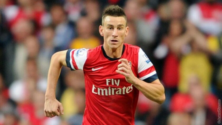 Koscielny (36 anos) - Zagueiro - Sem clube desde janeiro de 2022 - Último time: Bordeaux - Passagem pela seleção de francesa.