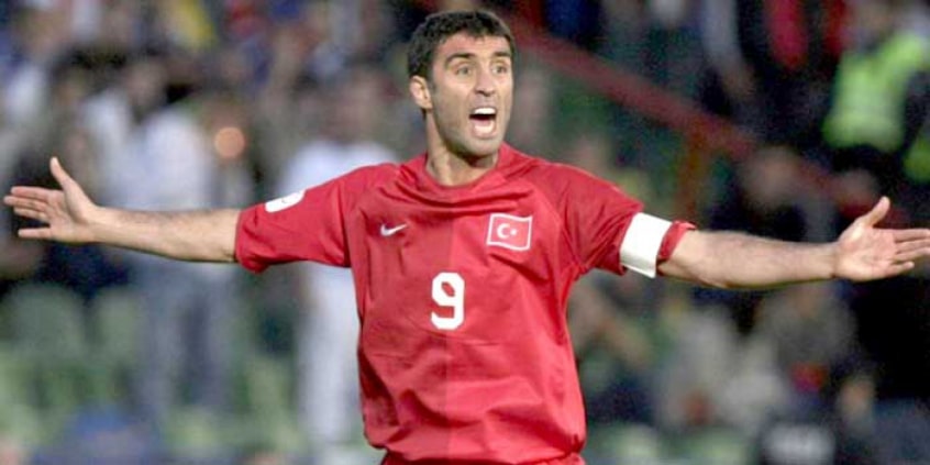 Turquia: Hakan Sukur - Atacante (51 gols em 112 jogos entre 1992 e 2007) / Jogou a Copa do Mundo de 2002 e a Euro de 2000, tendo mais destaque nessas duas competições.