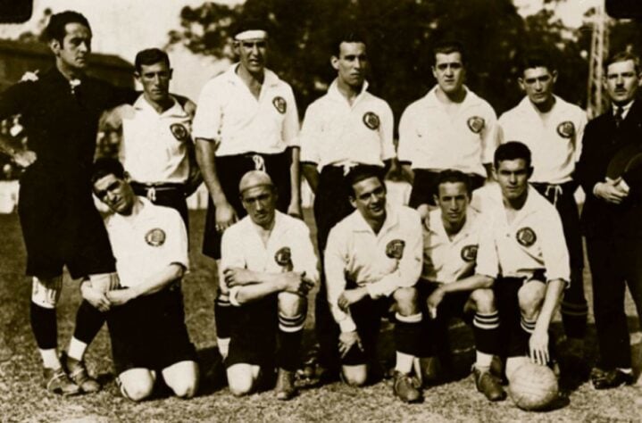 Pedro Mazzulo - País: Uruguai - Treinou o Corinthians de 1933 até 1934