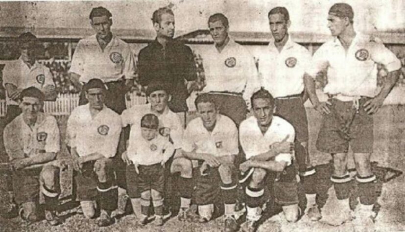 Primeiro treinador estrangeiro da era profissional do Corinthians, Mazzulo disputou 30 jogos, conquistando 17 vitória, um empate e duas derrotas. Ele deixou o comando do Timão em 1934.