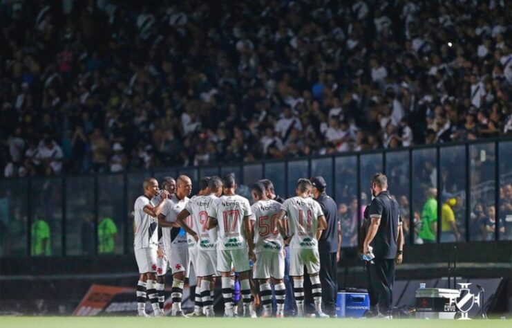 Depois de garantir a vaga nas semifinais do Carioca, o Vasco volta suas atenções para a estreia decisiva da Copa do Brasil. Nesta quarta, o Cruz-Maltino visita a Ferroviária, às 21h30, em Araraquara, no Estádio Fonte Luminosa. Com um empate, os cariocas avançam, porém seria importante uma vitória para recuperar a moral de olho no clássico contra o Flamengo, no domingo. Confira as últimas quinze estreias do Cruz-Maltino na competição nacional. 