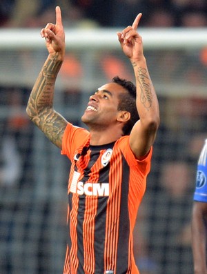 Alex Teixeira, 32 anos. Joga pelo Besiktas e já atuou pelo Shaktar Donetsk. O atleta brilhou tanto no clube da Ucrânia, que quando foi comprado pelo Jiangsu Suning, sua compra foi a mais cara da história do mercado chinês na época