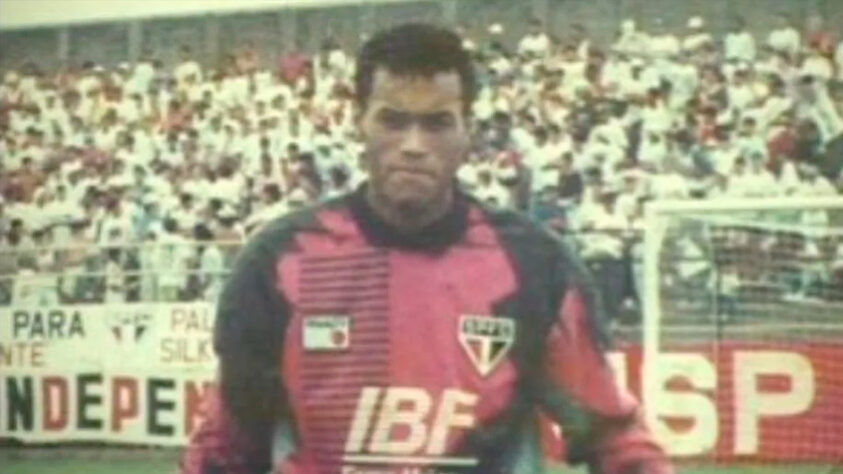 Alexandre Escobar Ferreira morreu após chocar seu veículo contra o muro de proteção da rodovia Castello Branco. O goleiro atuava pelo São Paulo e era considerado o substituto natural de Zetti no Tricolor Paulista.