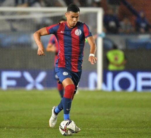 Lateral que se firmou no time titular do San Lorenzo desde que foi revelado em 2018, Herrera vem crescendo cada vez mais ofensivamente e tem tudo para encaixar bem no sistema de jogo de Marcelo Gallardo.