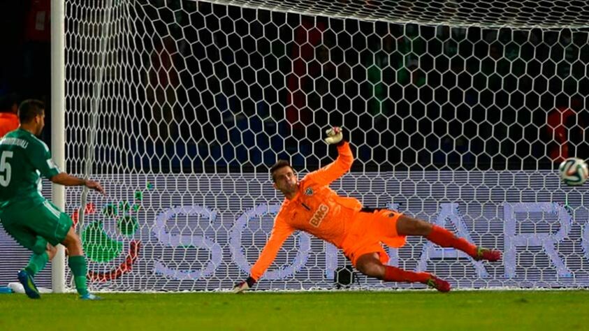 Atlético-MG 1 x 3 Raja Casablanca - Semifinal Mundial de Clubes 2013 - Enquanto se almejava um possível final contra o Bayern, o Galo foi surpreendido pela equipe marroquina. Esse resultado inesperado ficou marcado como um dos maiores vexames da história do clube mineiro.