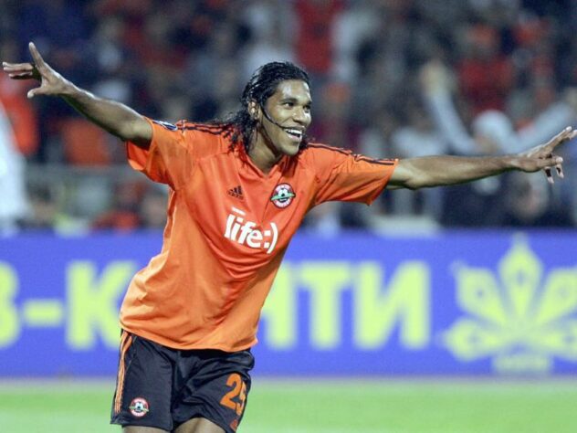 Brandão, 41 anos. O jogador é aposentado e já defendeu o Shaktar Donetsk. O atleta é considerado o jogador que abriu portas para os brasileiros no clube de Donetsk