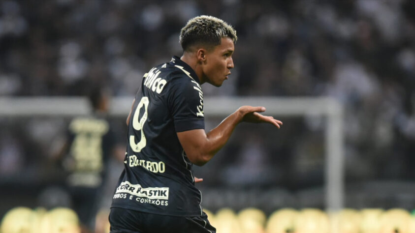 Em cinco minutos, o jovem atacante Marcos Leonardo marcou dois gols e proporcionou a vitória de virada do Santos, por 2 a 1, sobre o Corinthians na Neo Química Arena, na noite desta quarta-feira, pelo Paulistão. O primeiro gol, com uma bela jogada individual dentro da área. O segundo, em cobrança de pênalti sofrido por ele mesmo. Confira as notas dos jogadores do Peixe no LANCE! (por Diário do Peixe)