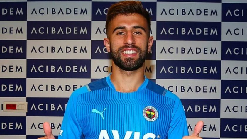 ESQUENTOU - O Flamengo está perto de ter o seu terceiro reforço para 2022. O foco agora é o uruguaio Diego Rossi, atacante do Fenerbahçe, da Turquia. As conversas entre representantes do Fla e o estafe de Diego Rossi estão em estágio avançado, segundo informações iniciais do site "ge".