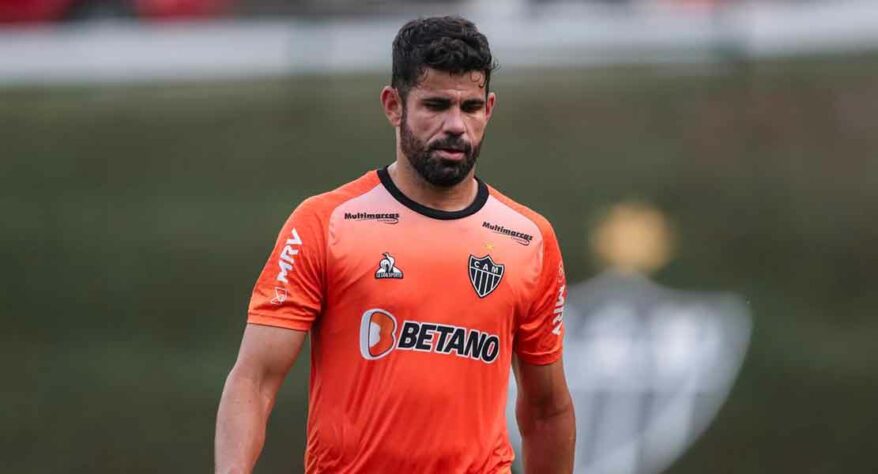 ESQUENTOU - O atacante Diego Costa está próximo de retornar ao futebol inglês para reforçar o Wolverhampton, segundo o site "The Athletic". Ainda de acordo com a publicação, o hispano-brasileiro passará por uma avaliação física já nesta semana.