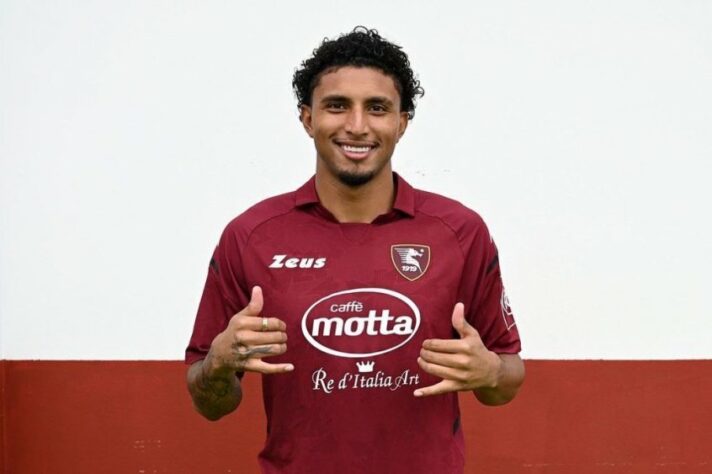 ESQUENTOU - O meio-campista Éderson, ex-Fortaleza, Corinthians e Cruzeiro, pode estar próximo de defender sua segunda equipe na Itália. Isso porque, após atuar na Salernitana em 2021/2022, a Atalanta estaria interessada em seus serviços. A informação divulgada pelo jornalista Gianluca Di Marzio é de que o jogador de 22 anos de idade renderia uma proposta na casa dos 15 milhões de euros (R$ 76,7 milhões) feita pelo clube de Bergamo.