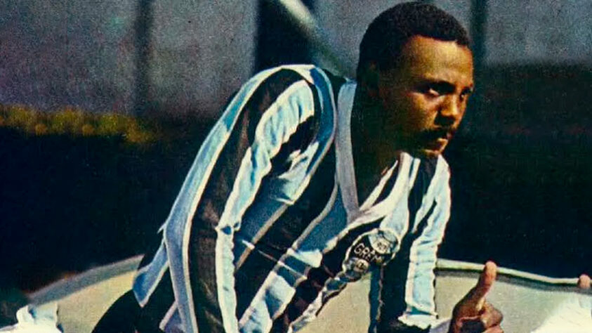 Grande jogador do Grêmio e campeão do mundo com a Seleção Brasileira em 1970, Everaldo morreu após acidente de carro.