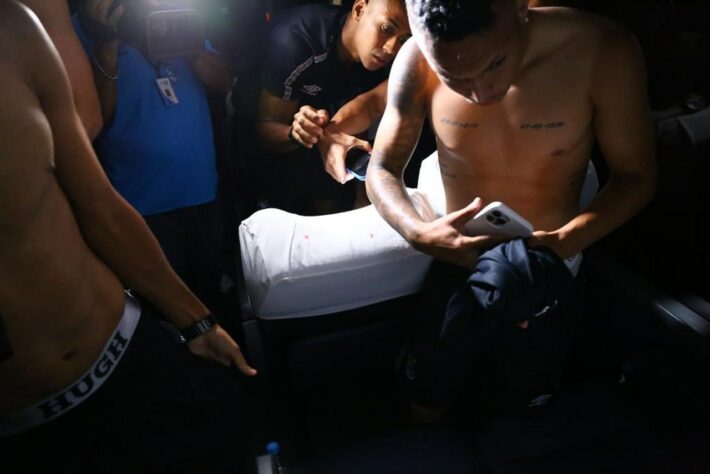 FOTOS: Ônibus do Grêmio é atacado antes de clássico contra o Internacional