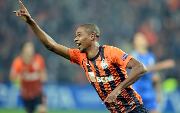 Fernandinho, 36 anos. Joga pelo Manchester City e já defendeu o Shaktar Donetsk. O atleta foi convocado para seleção pela primeira vez quando ainda jogava pelo time ucraniano