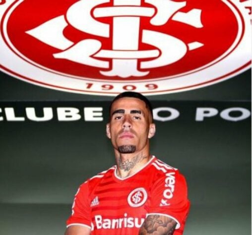 FECHADO - O Internacional confirmou nesta quinta-feira a contratação do volante Gabriel, que estava no Corinthians. O acordo é válido até 2023.