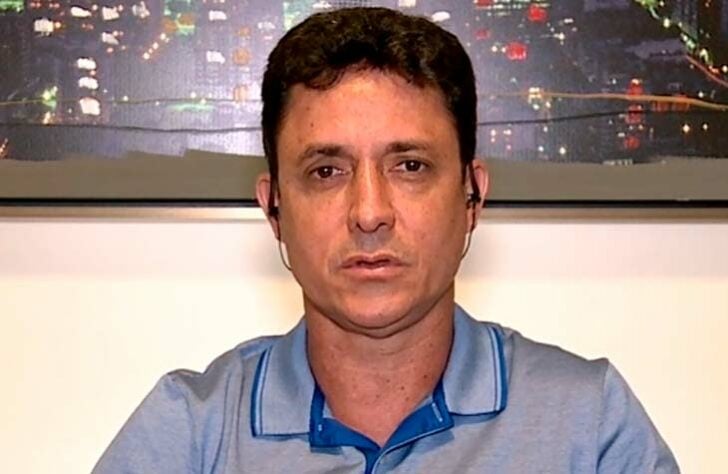 Ex-lateral com passagens por Flamengo, Fluminense, São Paulo, Palmeiras e Santos, se tornou empresário após encerrar a carreira dentro das quatro linhas. Nos anos 2000, foi agente de jogadores como Edmilson, Roque Júnior, Juninho Pernambucano, Fábio Luciano e Vágner Love.