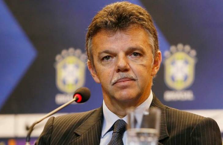 Rinaldi foi empresário de jogadores até assumir o cargo de coordenador geral da Seleção Brasileira, em 2014. Ele agenciou os ex-atletas Adriano Imperador, Danilo (Corinthians) e o zagueiro Juan, além de também ter representado o lateral-esquerdo Fábio Santos.