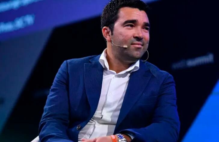 Deco (ex-meia de Fluminense, Porto e Barcelona) - Tornou-se empresário logo após encerrar a carreira, entre 2013 e 2014, e hoje comanda a sua empresa de agenciamento de atletas, a D20 Sports. Ele agencia atletas como Raphinha (Leeds), Bruno Tabata (Sporting), Caio Henrique (Monaco) e Tapsoba (Bayer Leverkusen). 