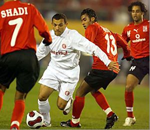 Al-Ahly x Internacional - Semifinal do Mundial de 2006. O Internacional venceu o Al-Ahly, que também disputa o atual Mundial de Clubes, nas semifinais de 2006. Na oportunidade, os gaúchos venceram os egípcios por 2 a 1, com Alexandre Pato e Luiz Adriano. Na decisão, o Colorado bateu o Barcelona