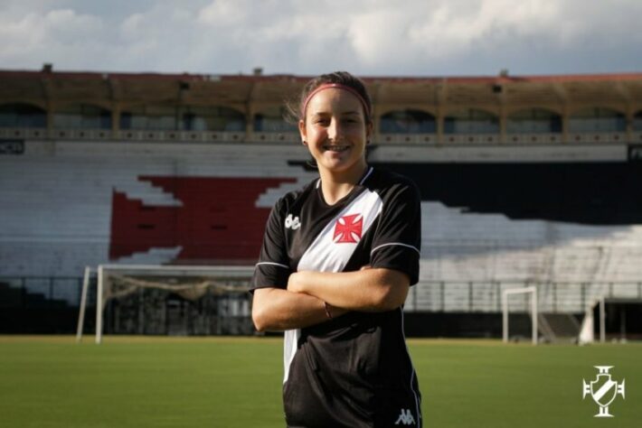 FECHADO - O Vasco anunciou o quinto reforço de sua equipe feminina para a temporada 2022. Trata-se da atacante Jaqueline, de 17 anos, que estava no Criciúma. 