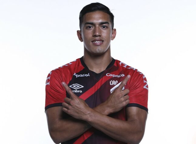 FECHADO - Tomás Cuello é anunciado pelo Athletico Paranaense. Segundo o Lance!, o jogador foi comprado por quase 13 milhões de reais, o atleta assume o posto de maior compra da história do Furacão