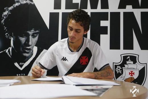 FECHADO - Nesta sexta, o Vasco renovou o contrato de Marlon Gomes até o dezembro de 2024. O meia, que pertence à geração de 2003, está desde 2018 no Cruz-Maltino e foi um dos destaques da equipe do sub-20 nesta edição da Copinha.