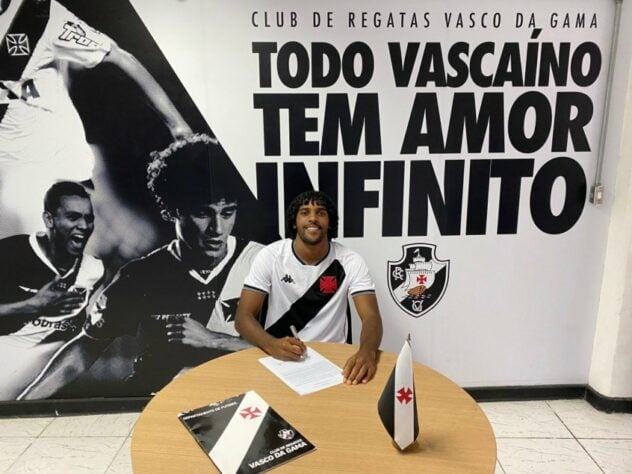 FECHADO - O Vasco anunciou a contratação do zagueiro Pedro Lucas, nascido em 2002, para a equipe Sub-20. O jogador chega por empréstimo junto ao São Paulo, com contrato até janeiro de 2023.