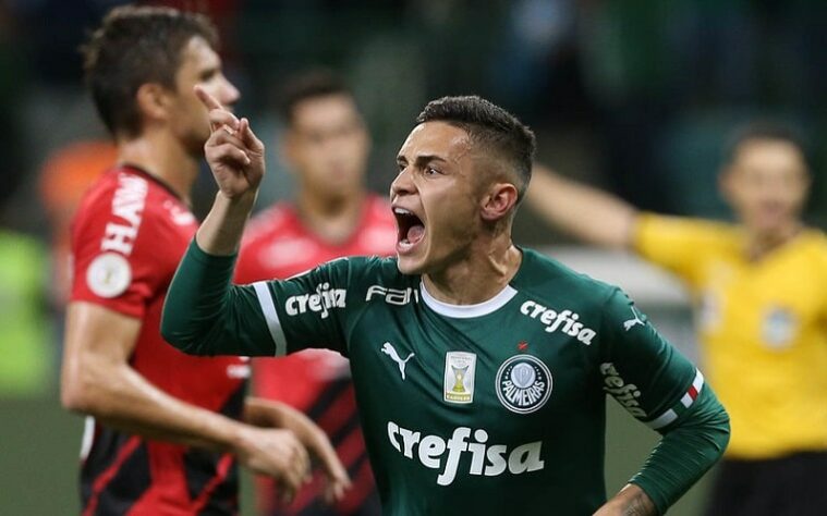 1 – 8/6/2019 - Palmeiras 1 × 0 Athletico-PR – Brasileirão-2019 (alto, no meio do gol)