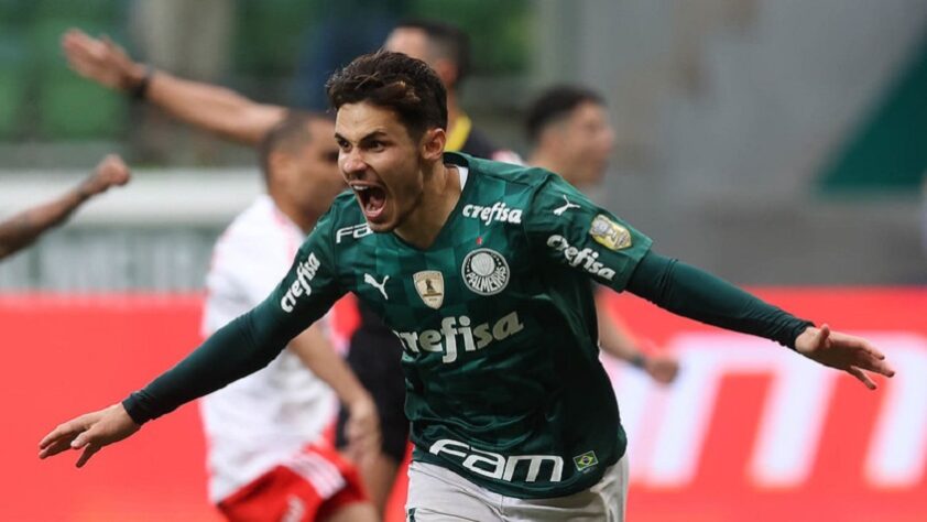 14 – 17/10/2021 - Palmeiras 1 × 0 Internacional – Brasileirão-2021 (canto superior direito do goleiro, quase no ângulo)