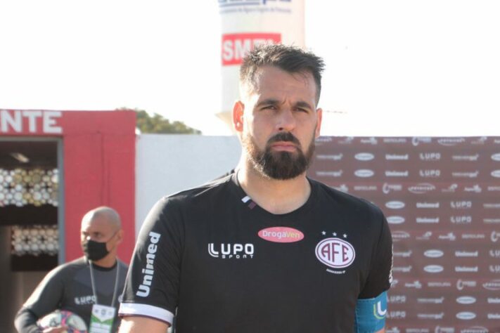 Saulo (Ferroviária - 36 anos - goleiro): O arqueiro já mostrou a que veio na primeira rodada. Em noite inspirada, ele fez pelo menos quatro boas defesas e impediu que o Corinthians marcasse na partida, que terminou 0x0. 