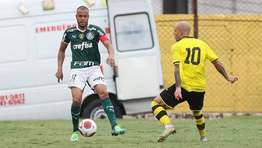 Experiente, Silvinho tem exercido bem o seu papel. O atacante tem dois gols e uma assistência pelo São Bernardo, que é líder do Grupo B do Paulistão.