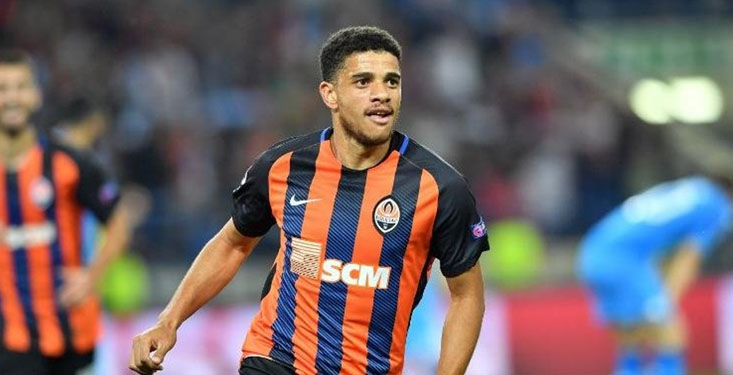 Taison, 34 anos. Joga pelo Internacional e já defendeu o Shaktar Donetsk e o Metalist Kharkiv. O jogador passou 11 anos jogando futebol na Ucrânia