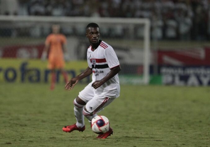 MELOU - O São Paulo desistiu de seguir com a renovação de Vitinho, um dos grandes nomes do Tricolor desta edição da Copinha. O contrato com o garoto de 20 anos  termina no dia 30 de junho, mas as conversas com a diretoria para continuidade do vínculo travaram, segundo informação do jornalista Jorge Nicola.