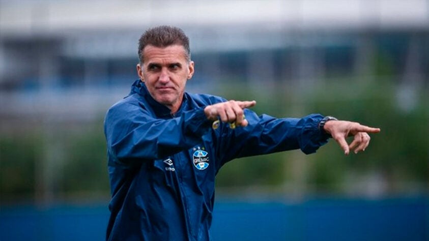 FECHADO! Wagner Mancini é demitido do Grêmio. As performances abaixo do esperado e a pressão da torcida proporcionaram a queda do treinador. A notícia foi comunicada por Dênis Abrahão, vice-presidente de futebol do clube.