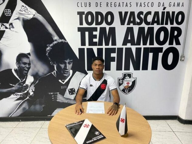 FECHADO - O Vasco anunciou, na manhã desta terça-feira, mais um contratação para sua equipe sub-20. Trata-se do do atacante Wendell que chegará em definitivo com contrato até fevereiro de 2024. 