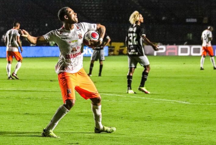 Nova Iguaçu - Sobe: Samuel Granada marcou os dois gols da equipe no segundo tempo. / Desce: O Carrossel da Baixada deixou muitos espaços no lado direito da defesa, que foram aproveitados por Gabriel Pec. Na segunda etapa, o Vasco aproveitou e construiu o triunfo pelo setor. 