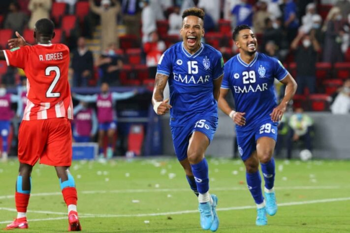 ESQUENTOU - Se pelo lado do Al-Hilal a negociação é tratada como difícil, a torcida do Botafogo ganhou esperanças em uma possível chegada de Matheus Pereira ao Glorioso. Em vídeo que circula nas redes sociais e confirmado pelo LANCE!, o pai do jogador, Alexandre, afirma que o filho está “bem perto” de atuar pelo Alvinegro. Recentemente, o clube carioca fez uma nova proposta pelo atleta.