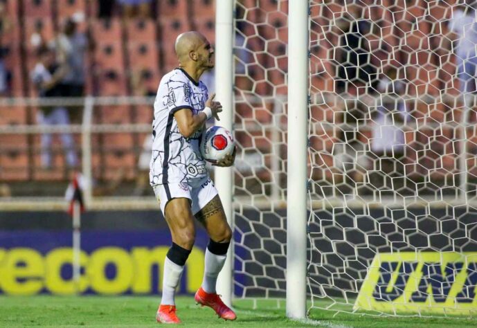 Fábio Santos tem história no Corinthians e tem sua importância dentro do elenco. Entretanto, ele é reserva na equipe de Vitor Pereira, atuando em apenas três partidas do Brasileirão 2022. É uma opção para quem precisa de lateral-esquerdo e experiência.