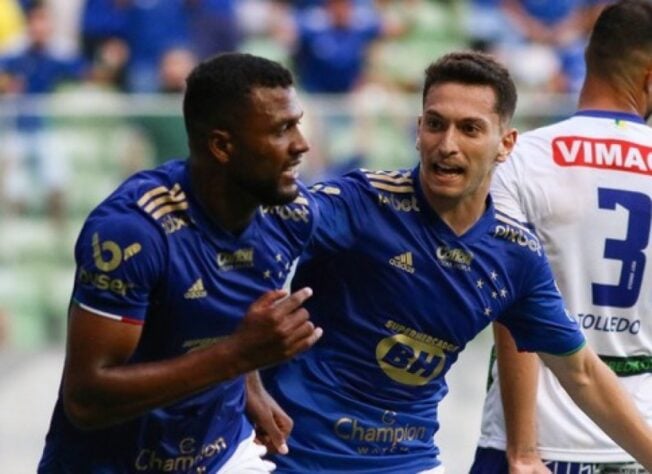 Cruzeiro - De acordo com a Rádio Itatiaia, a Raposa encaminhou um acordo de patrocínios para 2022 que renderão R$ 5 milhões para o clube.