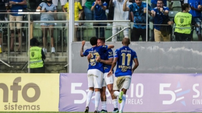 Os conselheiros dizem no comunicado que as demandas de Ronaldo são lesivas ao patrimônio do Cruzeiro.