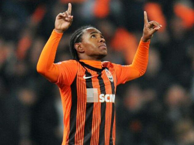 Willian, 33 anos. Joga pelo Corinthians e já defendeu o Shaktar Donetsk. O atacante ficou 5 anos jogando pelo clube ucraniano